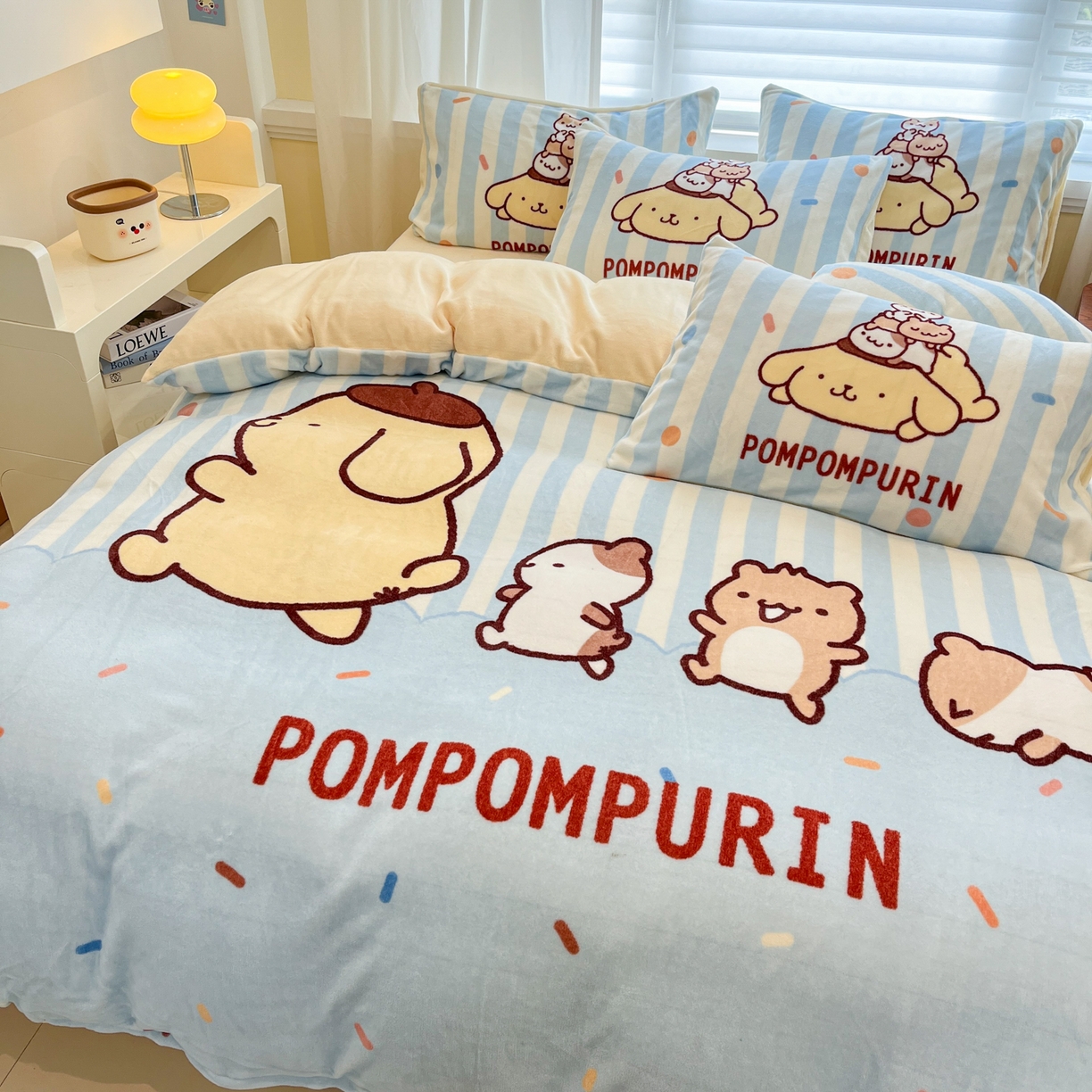 91家纺网 家纺一手货源 找家纺 金爱家 2025新品大版卡通平网数码印花加厚高克重牛奶绒皮卡丘系列四件套 绒大版-布丁狗伙伴