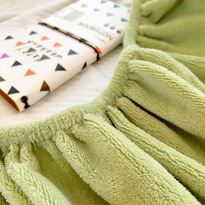 91家纺网 家纺一手货源 找家纺 摩妮卡 2025新款小清新系列印花牛奶绒夹棉床笠三件套 花间密语