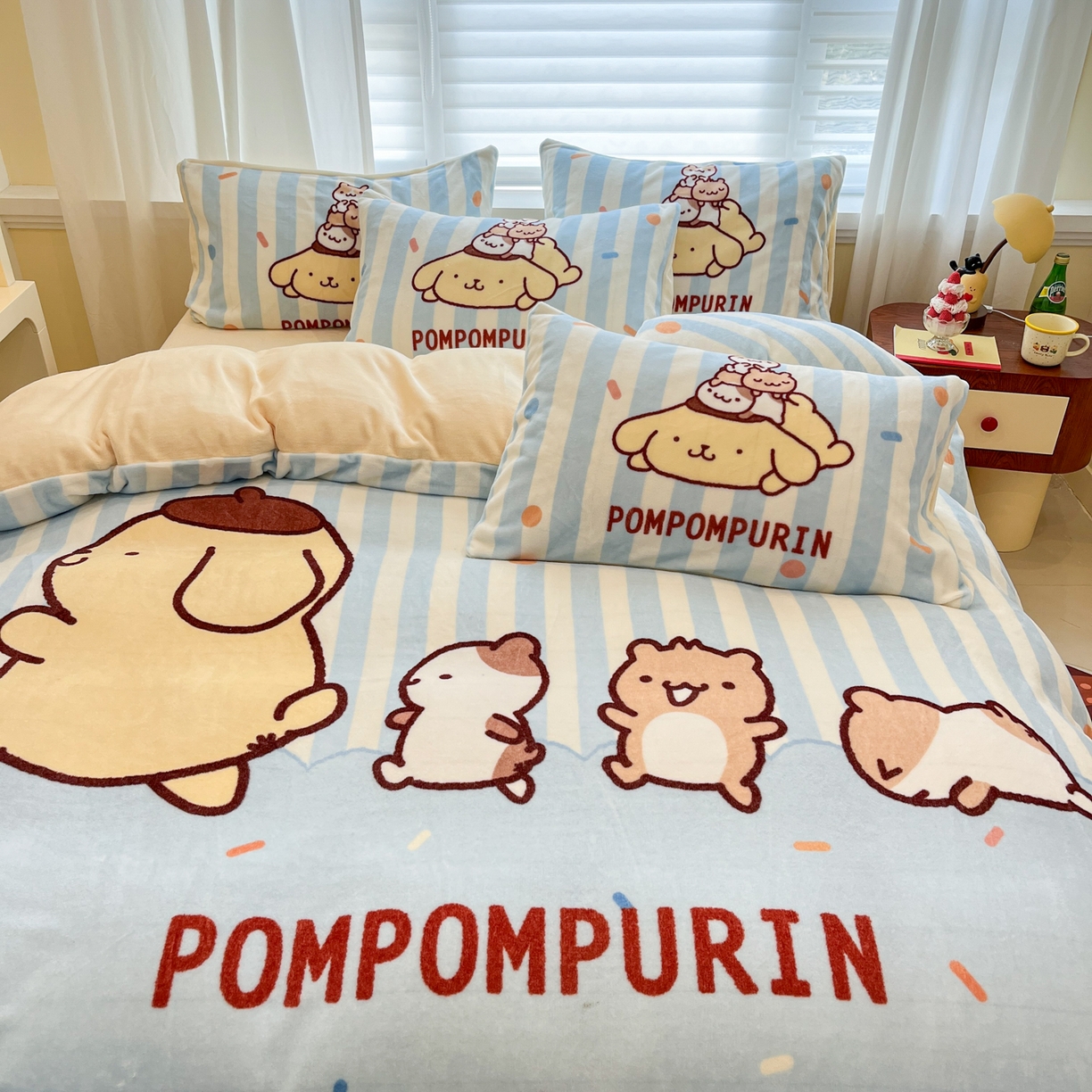 91家纺网 家纺一手货源 找家纺 金爱家 2025新品大版卡通平网数码印花加厚高克重牛奶绒皮卡丘系列四件套 绒大版-布丁狗伙伴