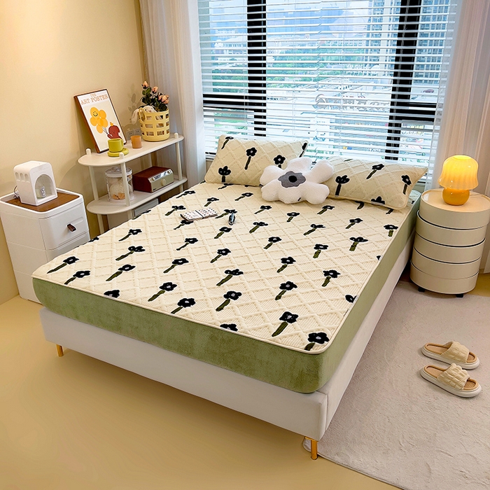 91家纺网 家纺一手货源 找家纺 摩妮卡 2025新款小清新系列印花牛奶绒夹棉床笠三件套 花溪