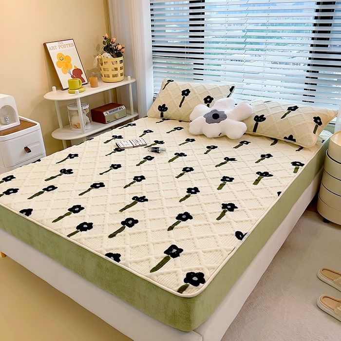 91家纺网 家纺一手货源 找家纺 摩妮卡 2025新款小清新系列印花牛奶绒夹棉床笠三件套 花溪