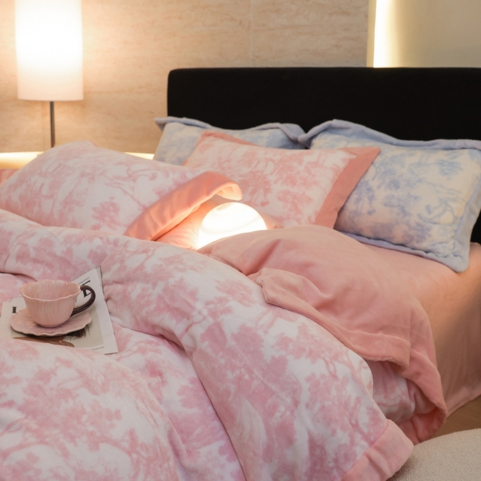 91家纺网 家纺一手货源 找家纺 （总）优悦生活馆 2025新款秋冬简约亲肤牛奶绒印花保暖四件套-维也纳