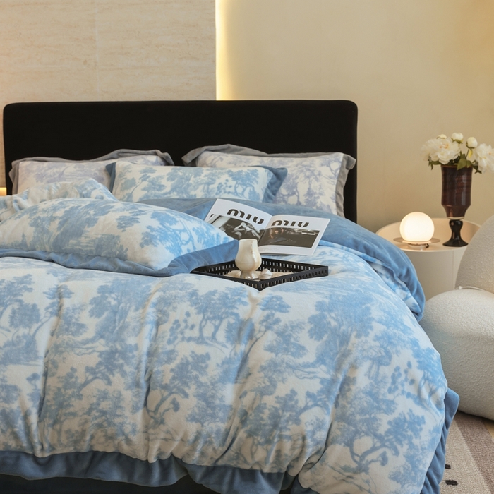 91家纺网 家纺一手货源 找家纺 （总）优悦生活馆 2025新款秋冬简约亲肤牛奶绒印花保暖四件套-维也纳