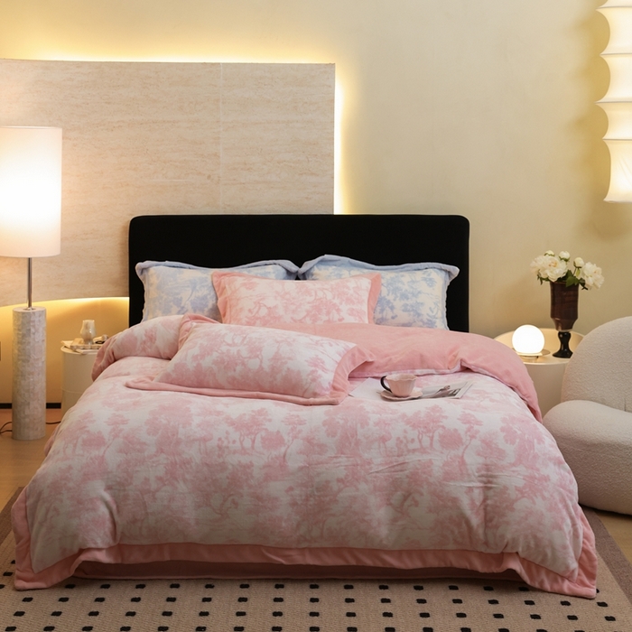 91家纺网 家纺一手货源 找家纺 （总）优悦生活馆 2025新款秋冬简约亲肤牛奶绒印花保暖四件套-维也纳