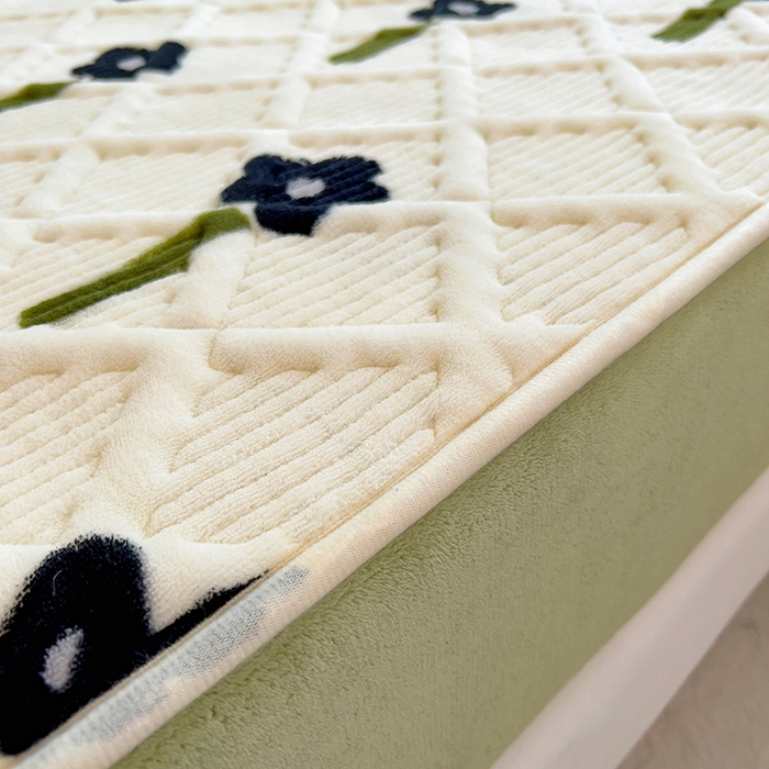 91家纺网 家纺一手货源 找家纺 摩妮卡 2025新款小清新系列印花牛奶绒夹棉床笠三件套 花溪