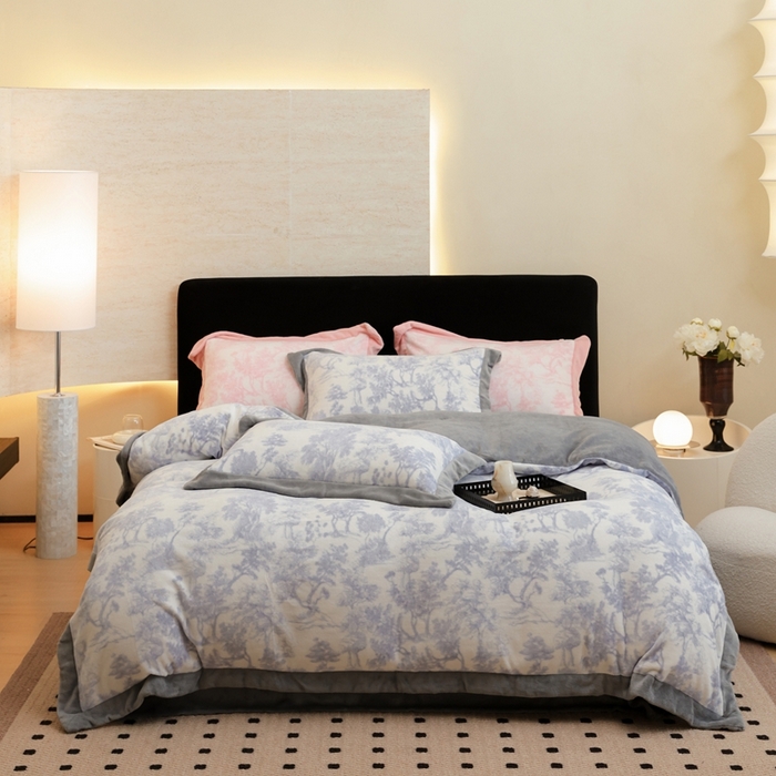 91家纺网 家纺一手货源 找家纺 优悦生活馆 2025新款秋冬简约亲肤牛奶绒印花保暖四件套-维也纳 维也纳-时尚灰