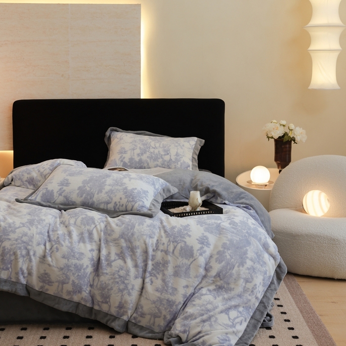 91家纺网 家纺一手货源 找家纺 优悦生活馆 2025新款秋冬简约亲肤牛奶绒印花保暖四件套-维也纳 维也纳-时尚灰