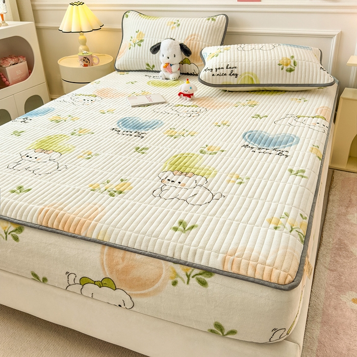 91家纺网 家纺一手货源 找家纺 摩妮卡 2025新款小清新系列印花牛奶绒夹棉床笠三件套 快乐小白