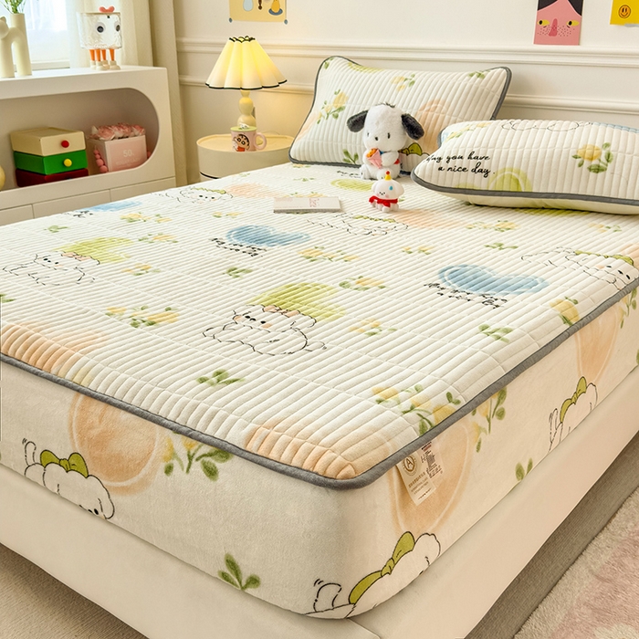 91家纺网 家纺一手货源 找家纺 摩妮卡 2025新款小清新系列印花牛奶绒夹棉床笠三件套 快乐小白