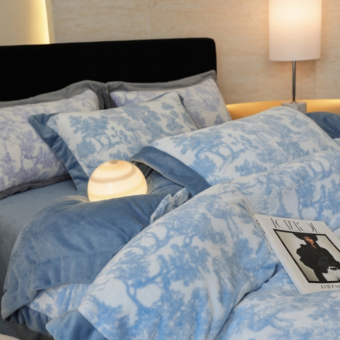 91家纺网 家纺一手货源 找家纺 优悦生活馆 2025新款秋冬简约亲肤牛奶绒印花保暖四件套-维也纳 维也纳-湖水绿