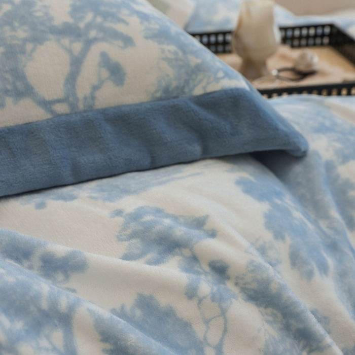 91家纺网 家纺一手货源 找家纺 优悦生活馆 2025新款秋冬简约亲肤牛奶绒印花保暖四件套-维也纳 维也纳-湖水绿