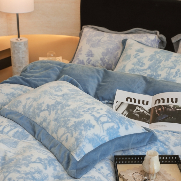 91家纺网 家纺一手货源 找家纺 优悦生活馆 2025新款秋冬简约亲肤牛奶绒印花保暖四件套-维也纳 维也纳-湖水绿