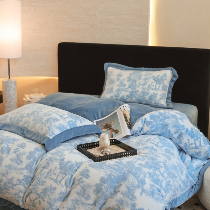 91家纺网 家纺一手货源 找家纺 优悦生活馆 2025新款秋冬简约亲肤牛奶绒印花保暖四件套-维也纳 维也纳-湖水绿