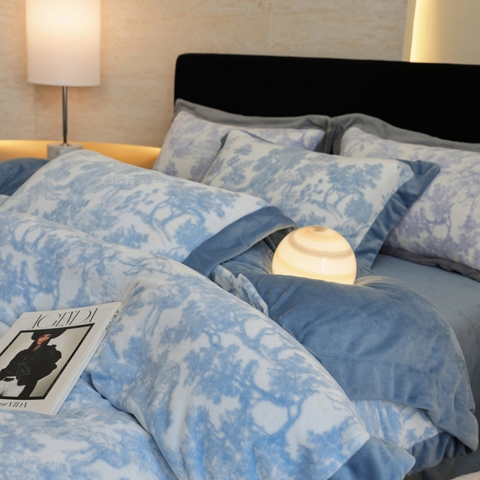 91家纺网 家纺一手货源 找家纺 优悦生活馆 2025新款秋冬简约亲肤牛奶绒印花保暖四件套-维也纳 维也纳-湖水绿