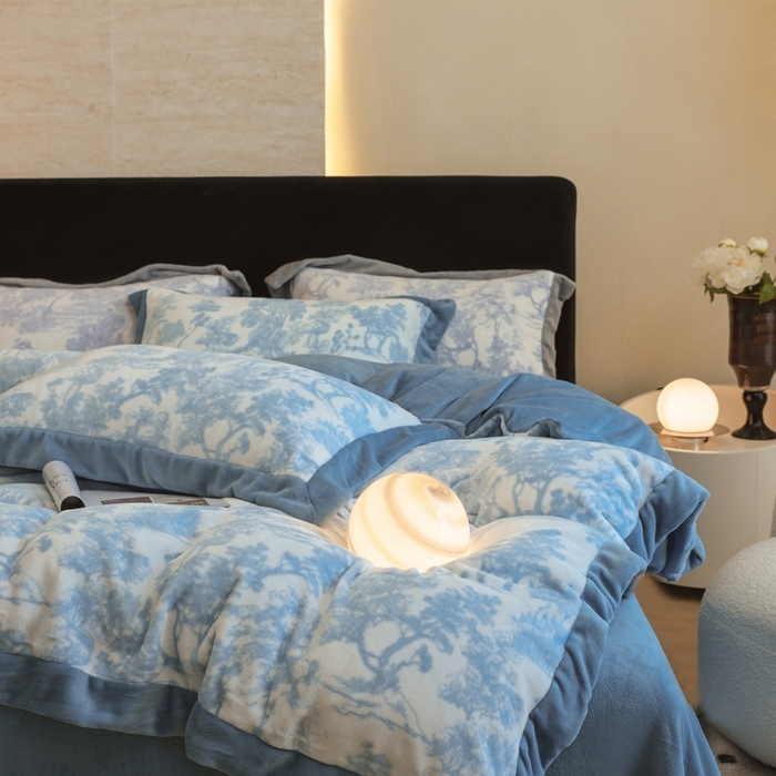 91家纺网 家纺一手货源 找家纺 优悦生活馆 2025新款秋冬简约亲肤牛奶绒印花保暖四件套-维也纳 维也纳-湖水绿