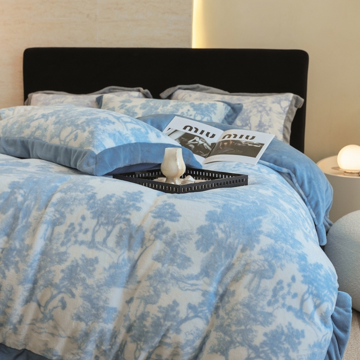 91家纺网 家纺一手货源 找家纺 优悦生活馆 2025新款秋冬简约亲肤牛奶绒印花保暖四件套-维也纳 维也纳-湖水绿