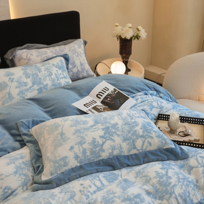 91家纺网 家纺一手货源 找家纺 优悦生活馆 2025新款秋冬简约亲肤牛奶绒印花保暖四件套-维也纳 维也纳-湖水绿