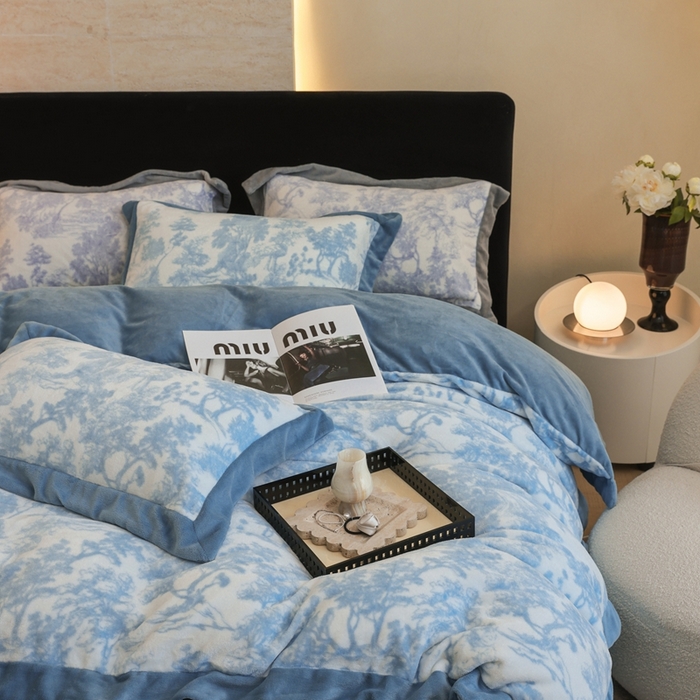 91家纺网 家纺一手货源 找家纺 优悦生活馆 2025新款秋冬简约亲肤牛奶绒印花保暖四件套-维也纳 维也纳-湖水绿