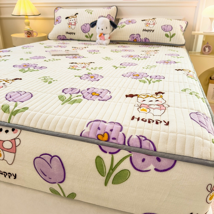 91家纺网 家纺一手货源 找家纺 摩妮卡 2025新款小清新系列印花牛奶绒夹棉床笠三件套 秘密花园