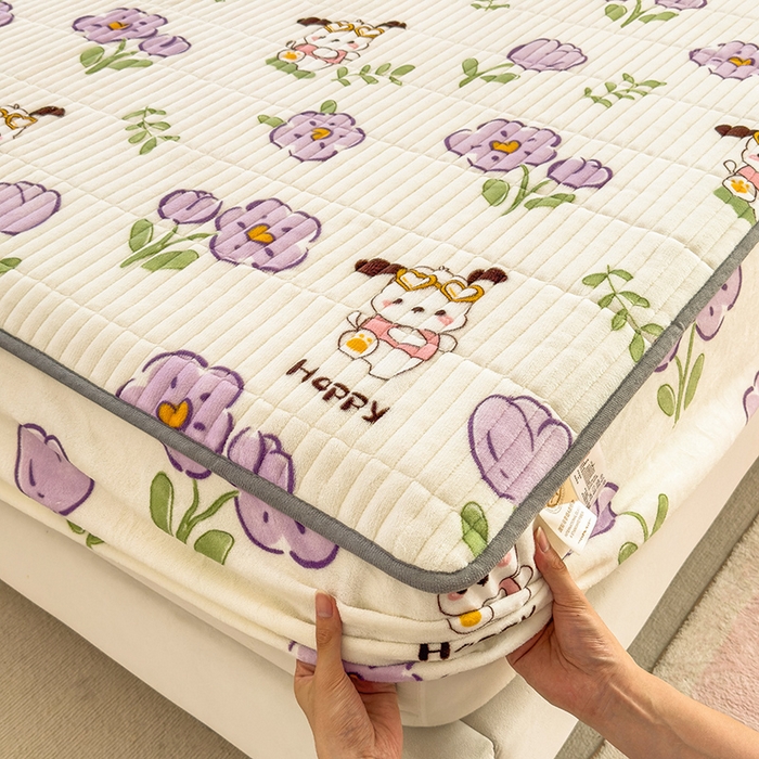 91家纺网 家纺一手货源 找家纺 摩妮卡 2025新款小清新系列印花牛奶绒夹棉床笠三件套 秘密花园