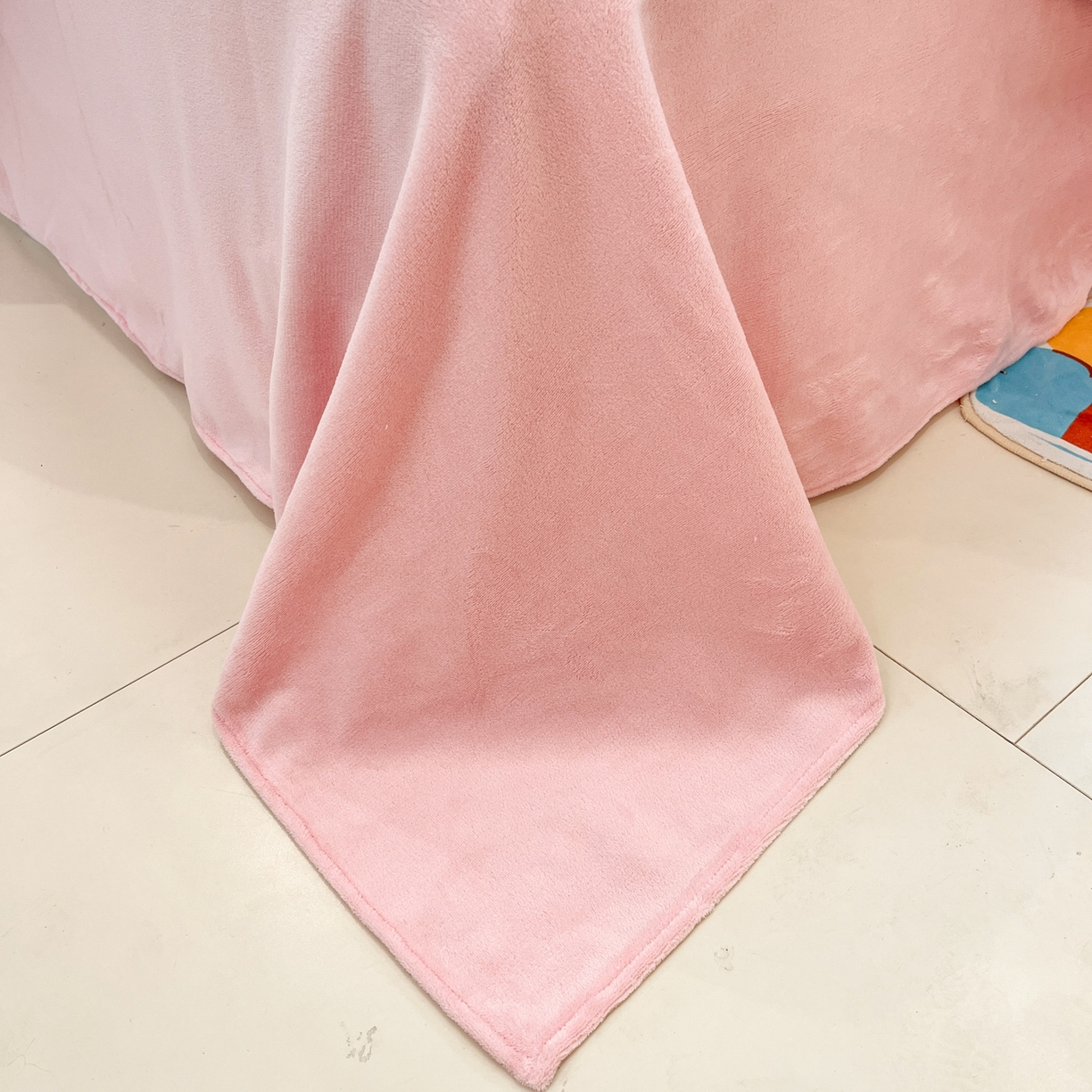 91家纺网 家纺一手货源 找家纺 金爱家 2025新品大版卡通平网数码印花加厚高克重牛奶绒皮卡丘系列四件套 绒大版-购物三小只