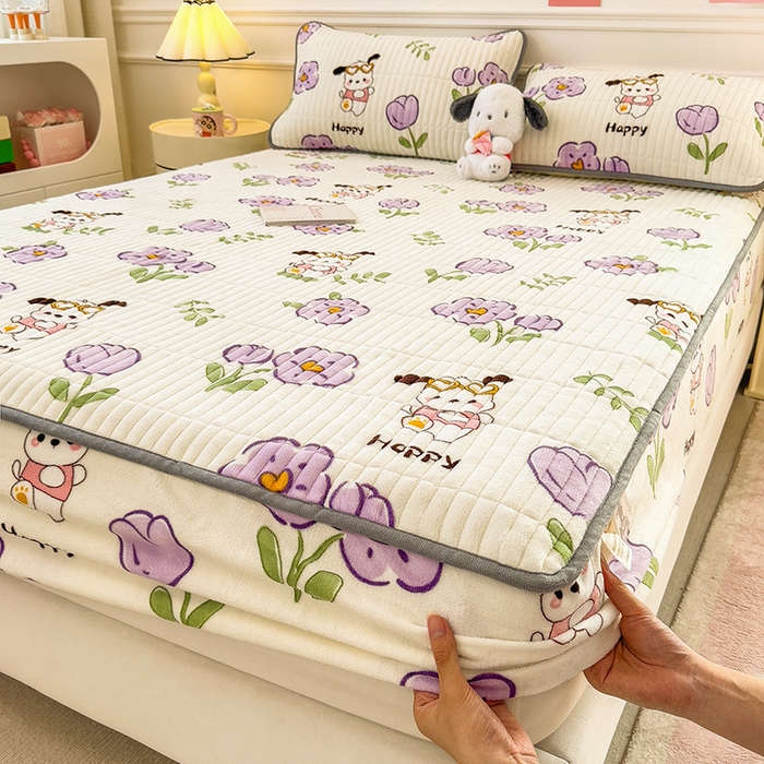 91家纺网 家纺一手货源 找家纺 摩妮卡 2025新款小清新系列印花牛奶绒夹棉床笠三件套 秘密花园