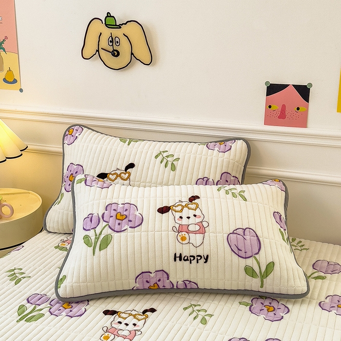 91家纺网 家纺一手货源 找家纺 摩妮卡 2025新款小清新系列印花牛奶绒夹棉床笠三件套 秘密花园