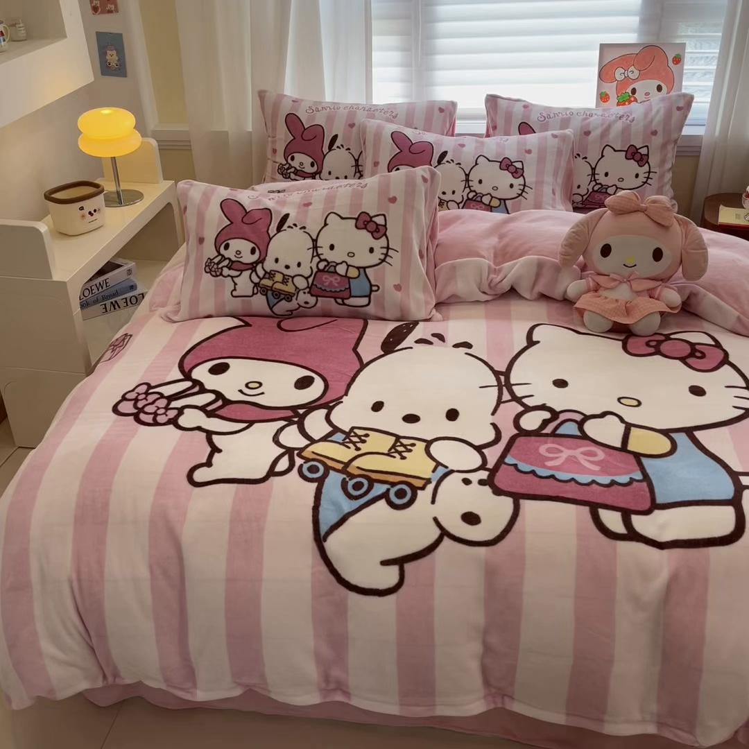 91家纺网 家纺一手货源 找家纺 金爱家 2025新品大版卡通平网数码印花加厚高克重牛奶绒皮卡丘系列四件套 绒大版-购物三小只