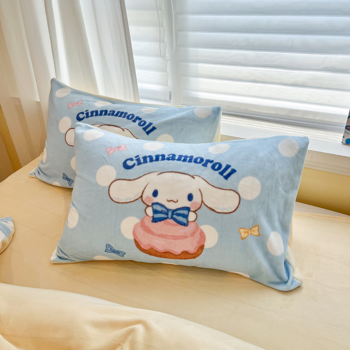 91家纺网 家纺一手货源 找家纺 金爱家 2025新品大版卡通平网数码印花加厚高克重牛奶绒皮卡丘系列四件套 绒大版-领带玉桂狗