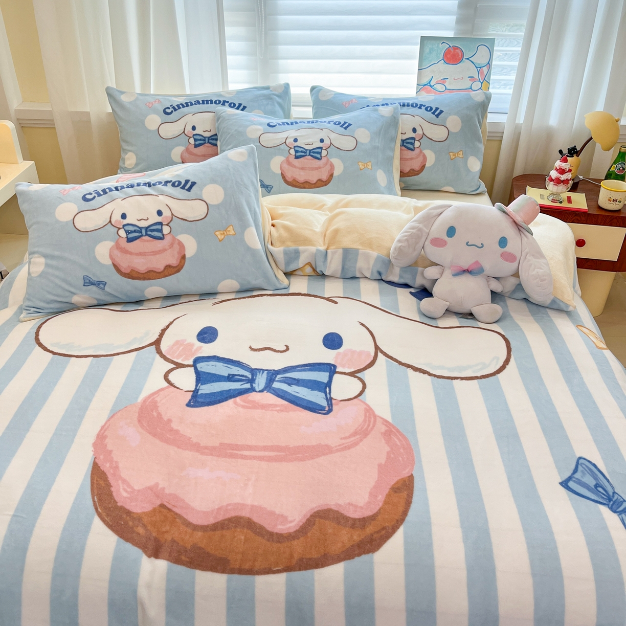 91家纺网 家纺一手货源 找家纺 金爱家 2025新品大版卡通平网数码印花加厚高克重牛奶绒皮卡丘系列四件套 绒大版-领带玉桂狗