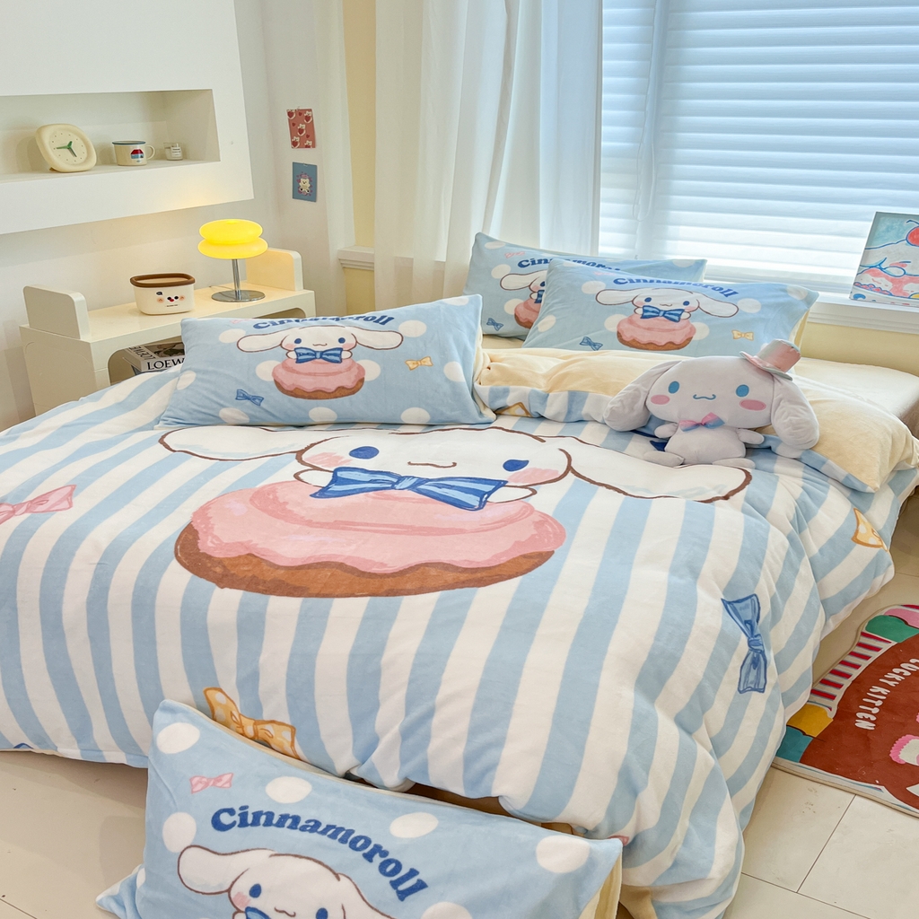 91家纺网 家纺一手货源 找家纺 金爱家 2025新品大版卡通平网数码印花加厚高克重牛奶绒皮卡丘系列四件套 绒大版-领带玉桂狗