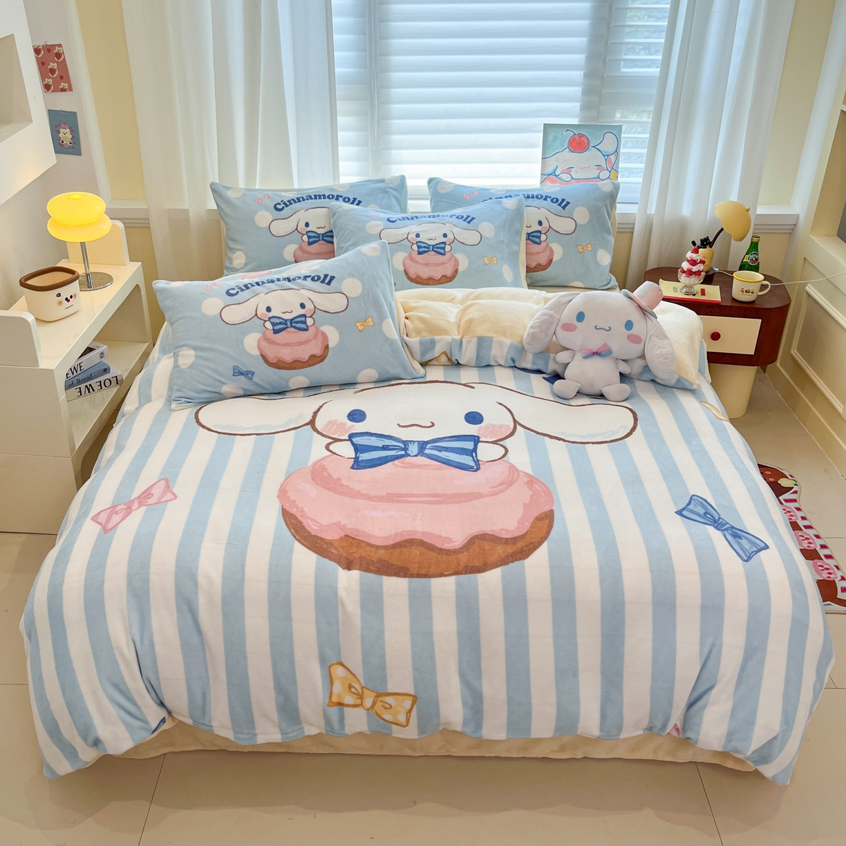 91家纺网 家纺一手货源 找家纺 金爱家 2025新品大版卡通平网数码印花加厚高克重牛奶绒皮卡丘系列四件套 绒大版-领带玉桂狗