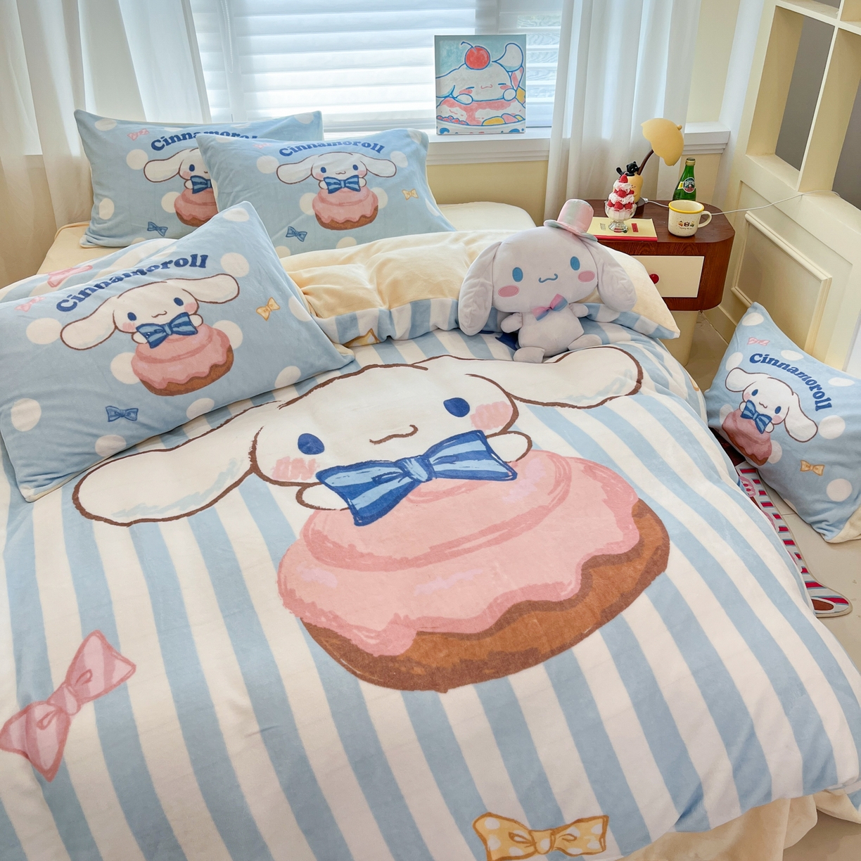 91家纺网 家纺一手货源 找家纺 金爱家 2025新品大版卡通平网数码印花加厚高克重牛奶绒皮卡丘系列四件套 绒大版-领带玉桂狗