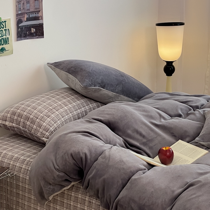 91家纺网 家纺一手货源 找家纺 三朵家纺 2025新款法莱绒混搭四件套 匆匆那年