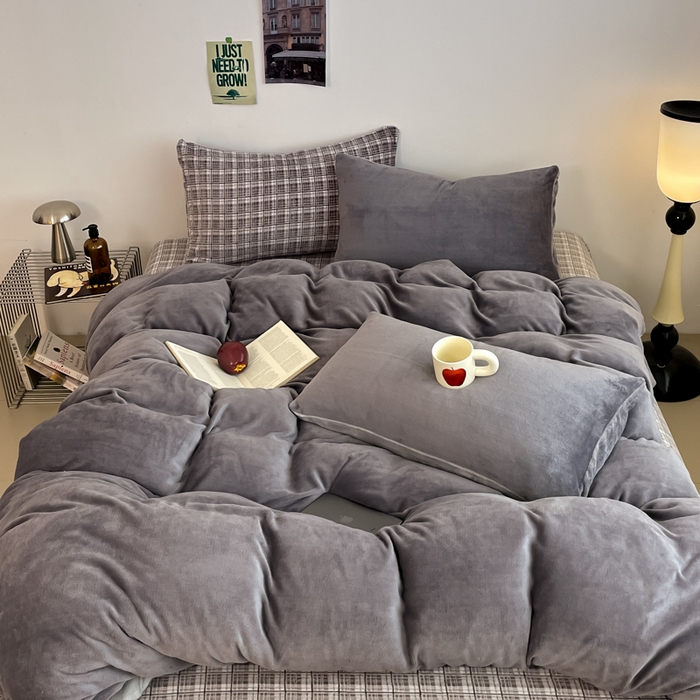 91家纺网 家纺一手货源 找家纺 三朵家纺 2025新款法莱绒混搭四件套 匆匆那年