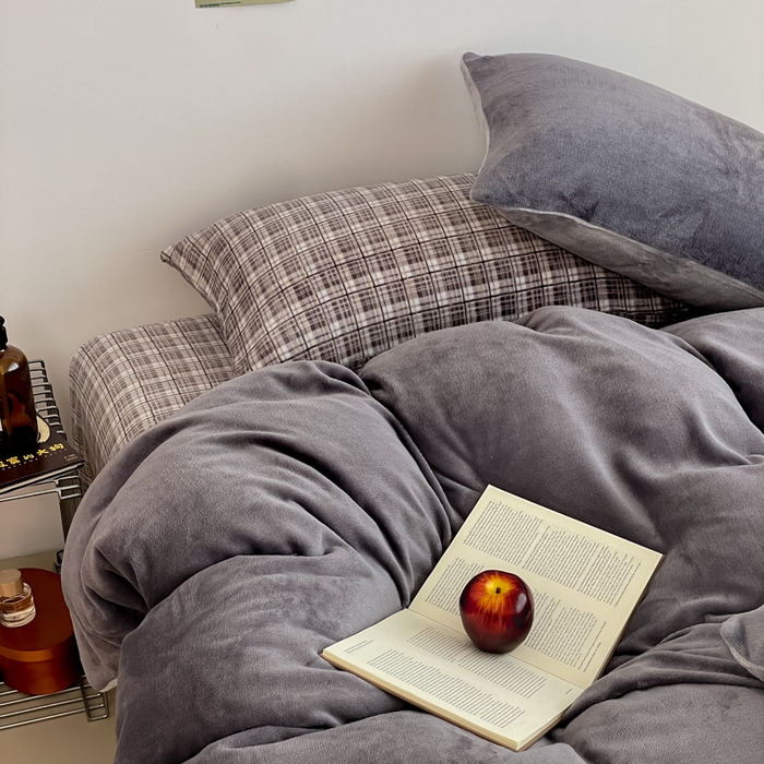 91家纺网 家纺一手货源 找家纺 三朵家纺 2025新款法莱绒混搭四件套 匆匆那年