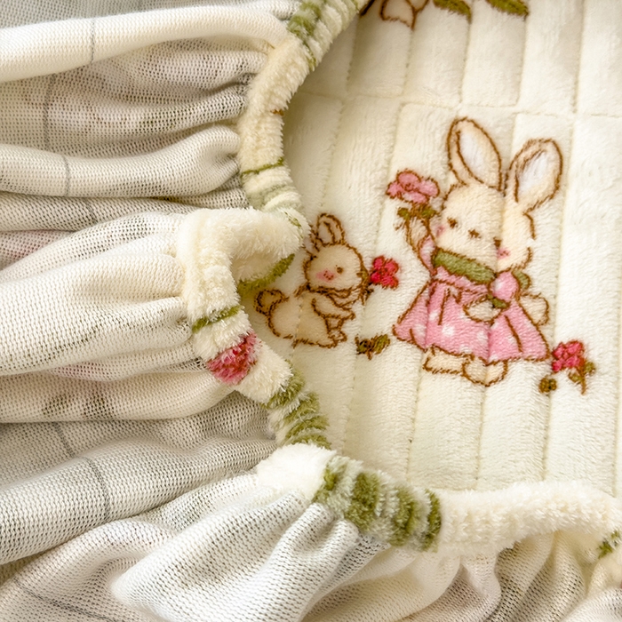 91家纺网 家纺一手货源 找家纺 摩妮卡 2025新款小清新系列印花牛奶绒夹棉床笠三件套 情系花香