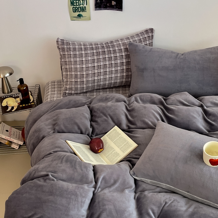 91家纺网 家纺一手货源 找家纺 三朵家纺 2025新款法莱绒混搭四件套 匆匆那年