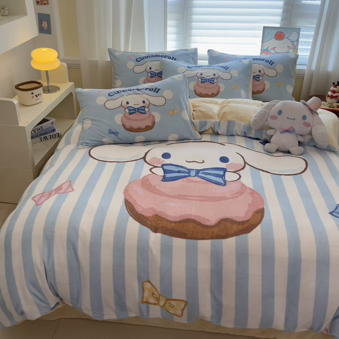 91家纺网 家纺一手货源 找家纺 金爱家 2025新品大版卡通平网数码印花加厚高克重牛奶绒皮卡丘系列四件套 绒大版-领带玉桂狗