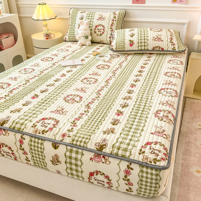 91家纺网 家纺一手货源 找家纺 摩妮卡 2025新款小清新系列印花牛奶绒夹棉床笠三件套 情系花香