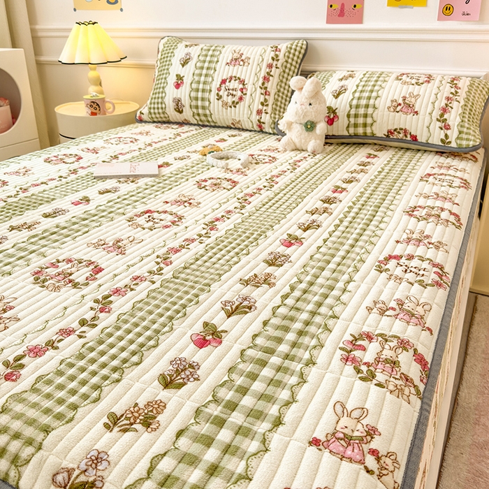 91家纺网 家纺一手货源 找家纺 摩妮卡 2025新款小清新系列印花牛奶绒夹棉床笠三件套 情系花香