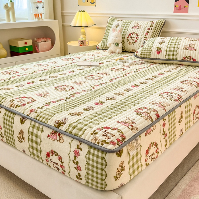 91家纺网 家纺一手货源 找家纺 摩妮卡 2025新款小清新系列印花牛奶绒夹棉床笠三件套 情系花香