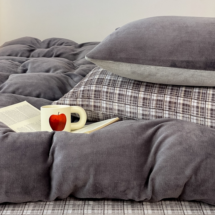 91家纺网 家纺一手货源 找家纺 三朵家纺 2025新款法莱绒混搭四件套 匆匆那年