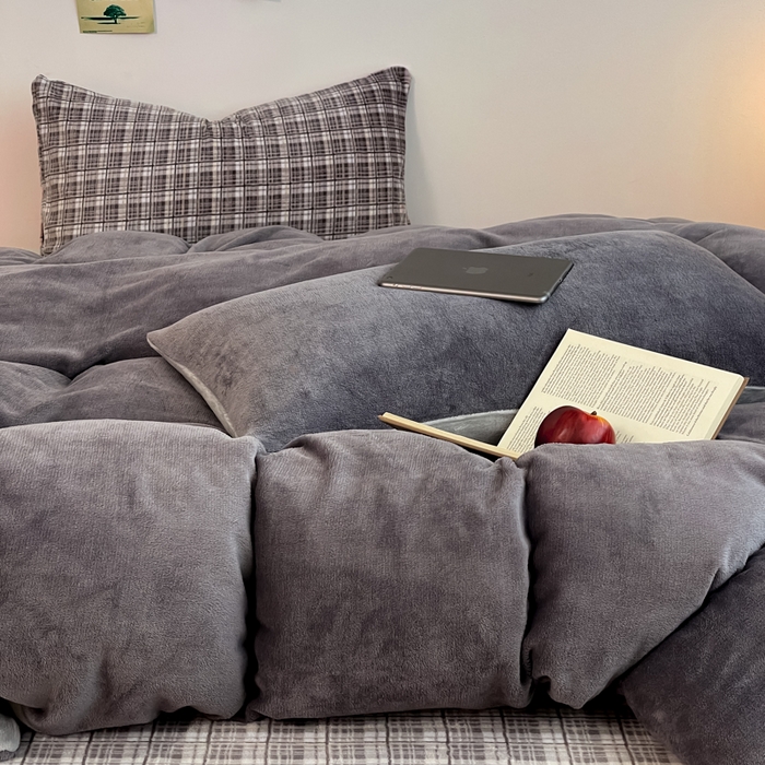 91家纺网 家纺一手货源 找家纺 三朵家纺 2025新款法莱绒混搭四件套 匆匆那年