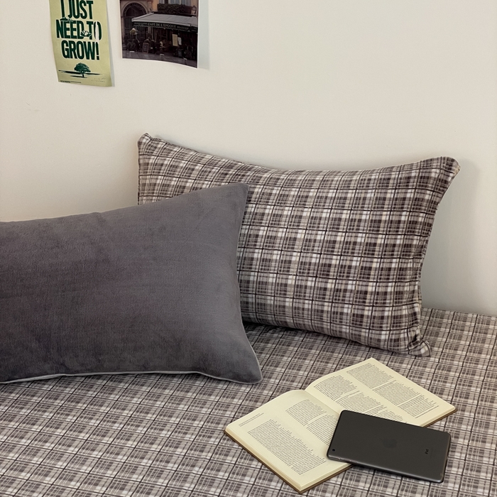 91家纺网 家纺一手货源 找家纺 三朵家纺 2025新款法莱绒混搭四件套 匆匆那年