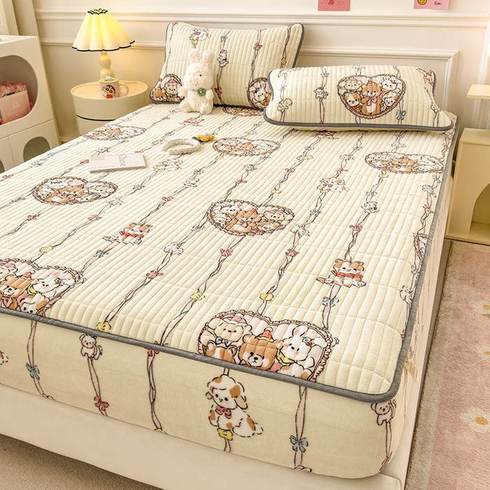 91家纺网 家纺一手货源 找家纺 摩妮卡 2025新款小清新系列印花牛奶绒夹棉床笠三件套 童趣乐园