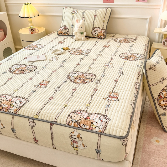 91家纺网 家纺一手货源 找家纺 摩妮卡 2025新款小清新系列印花牛奶绒夹棉床笠三件套 童趣乐园