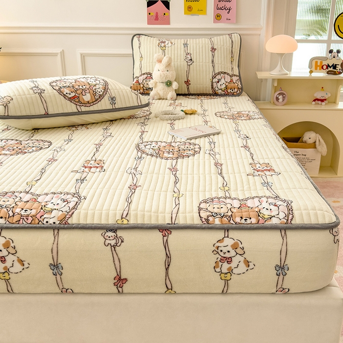 91家纺网 家纺一手货源 找家纺 摩妮卡 2025新款小清新系列印花牛奶绒夹棉床笠三件套 童趣乐园