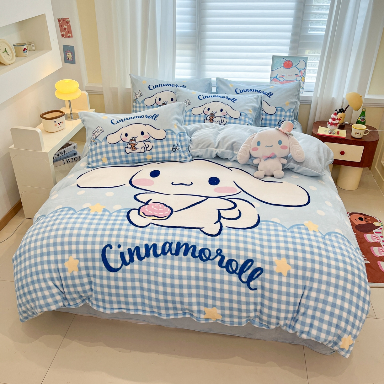 91家纺网 家纺一手货源 找家纺 金爱家 2025新品大版卡通平网数码印花加厚高克重牛奶绒皮卡丘系列四件套 绒大版-奶芙玉桂狗