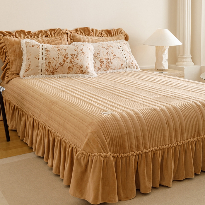 91家纺网 家纺一手货源 找家纺 （总）菊上家纺 2025新款高克重5D雕花牛奶绒时尚仿皮草国潮风床盖四件套-羽妃系列